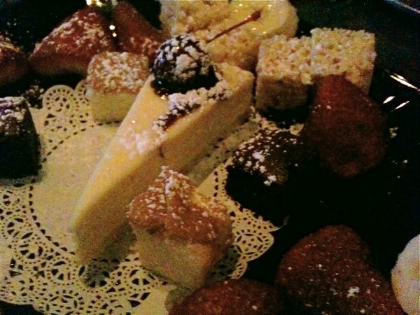 Desserts for dipping in chocolate fondue